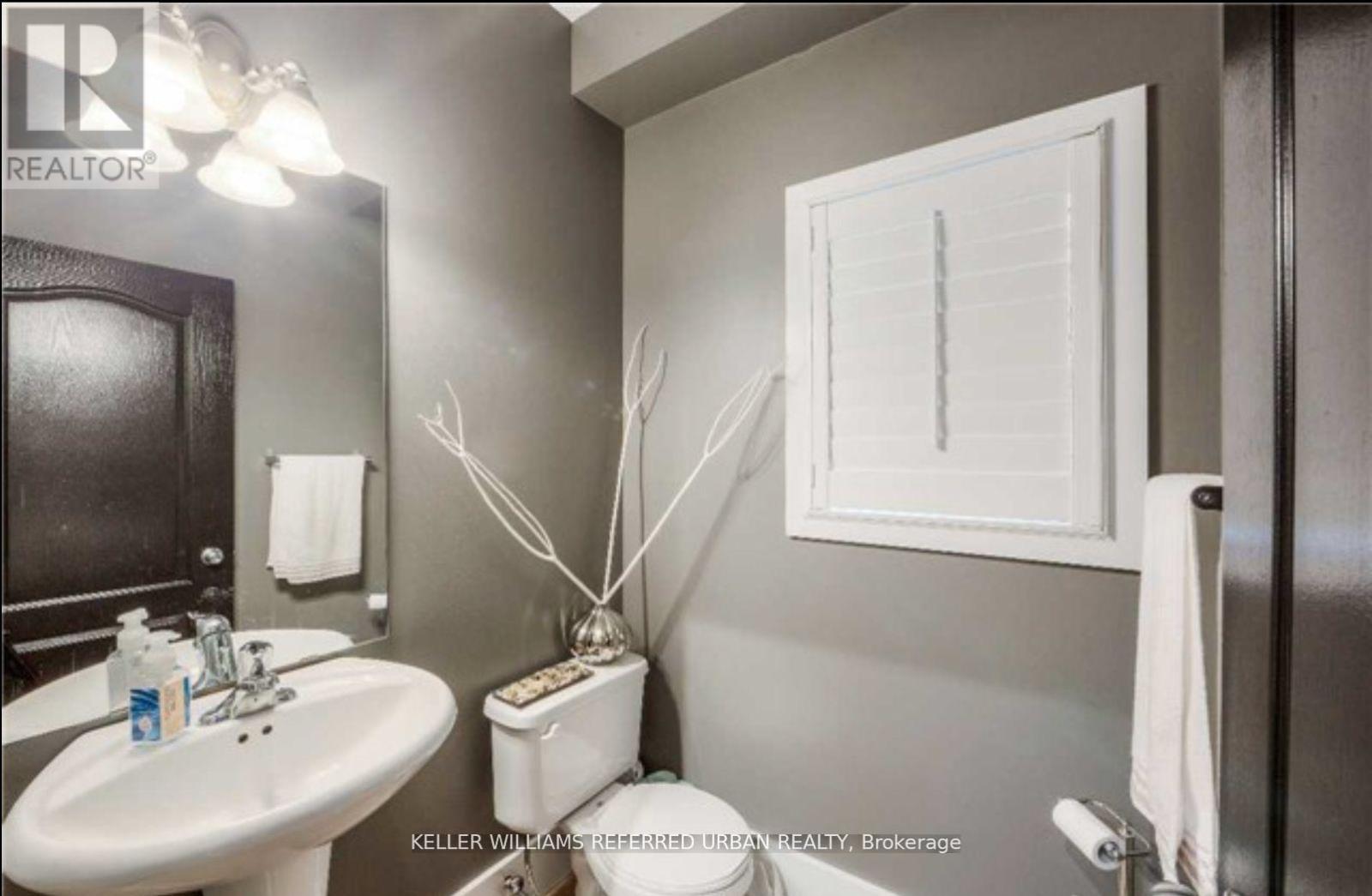 118 Earlsbridge Boulevard S, Brampton, Ontario  L7A 3W8 - Photo 4 - W13423214