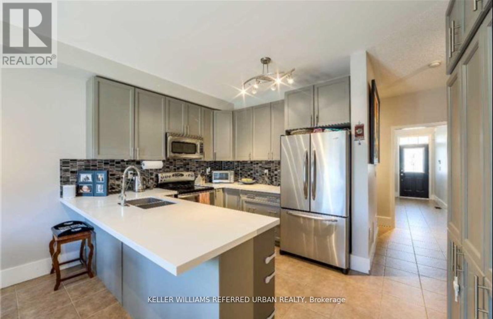 118 Earlsbridge Boulevard S, Brampton, Ontario  L7A 3W8 - Photo 5 - W13423214