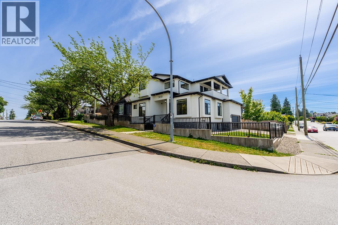 7419 1st Street, Burnaby, British Columbia  V3N 3S9 - Photo 3 - R3134144