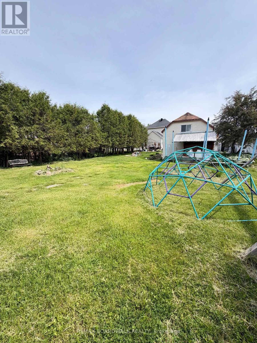 74 Princess Street, Lanark Highlands, Ontario K0G 1K0 - Photo 12 - X13423318