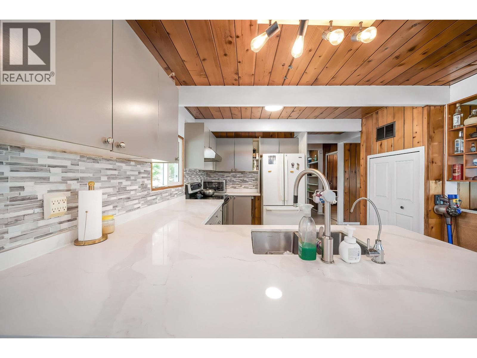 4067 Sefton Street, Port Coquitlam, British Columbia  V3B 3S5 - Photo 15 - R3134323