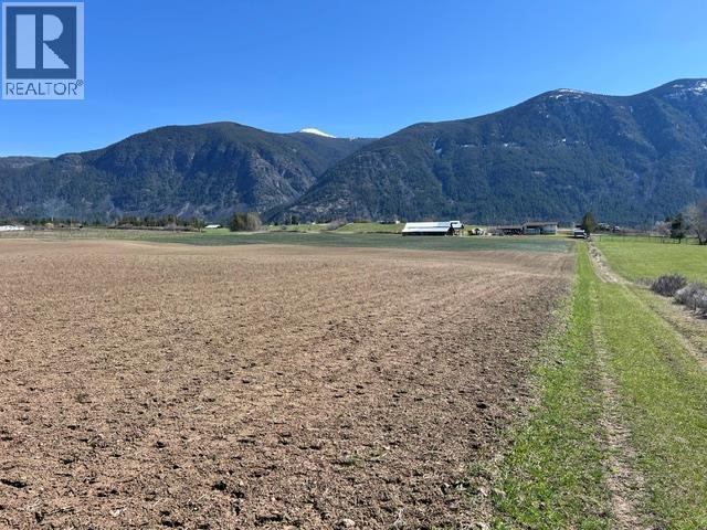 3621 Muzzy Road, Canyon, British Columbia  V0B 1C1 - Photo 2 - 10390483