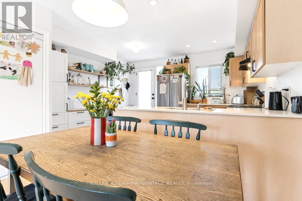 12 Connolly Street, Toronto, Ontario  M6N 5G3 - Photo 11 - W13423404