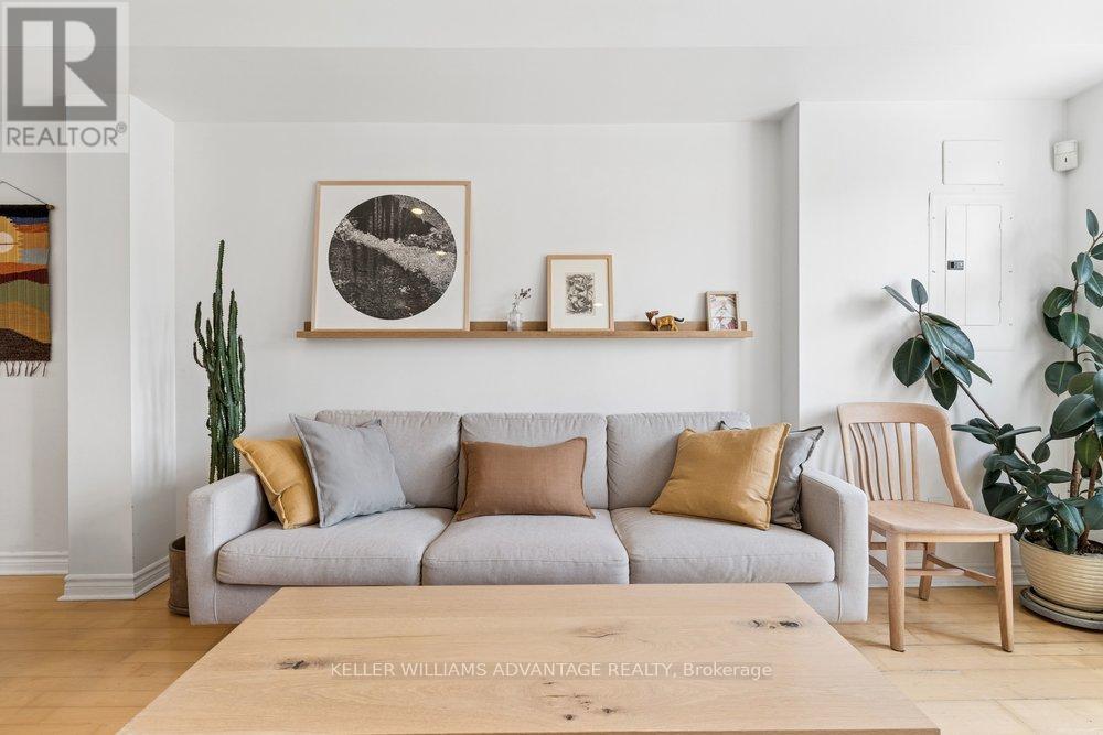 12 Connolly Street, Toronto, Ontario  M6N 5G3 - Photo 14 - W13423404