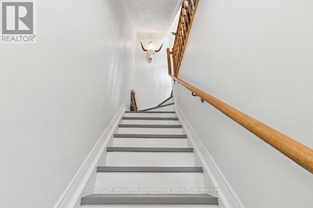 12 Connolly Street, Toronto, Ontario  M6N 5G3 - Photo 7 - W13423404