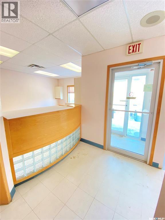 228 Railway Avenue, Weyburn, Saskatchewan  S4H 0A2 - Photo 4 - SK038883