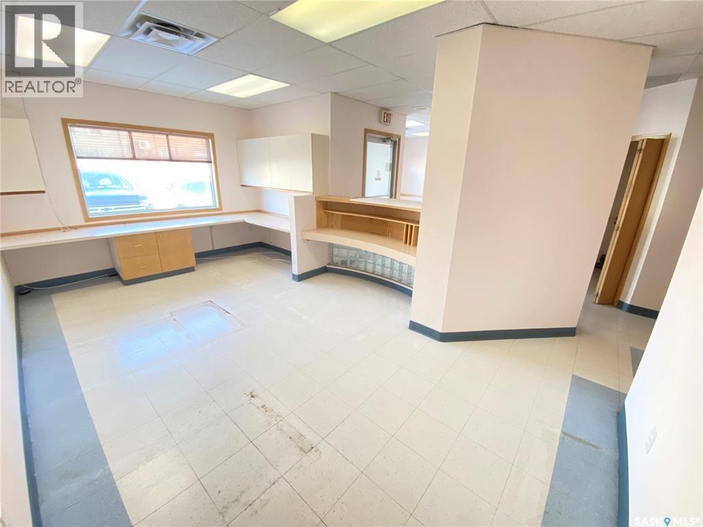 228 Railway Avenue, Weyburn, Saskatchewan  S4H 0A2 - Photo 5 - SK038883