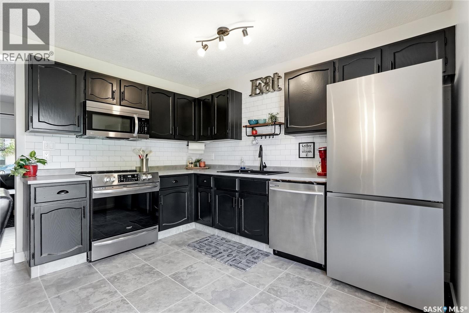 452 Lenore Drive, Saskatoon, Saskatchewan  S7K 5S7 - Photo 10 - SK038882