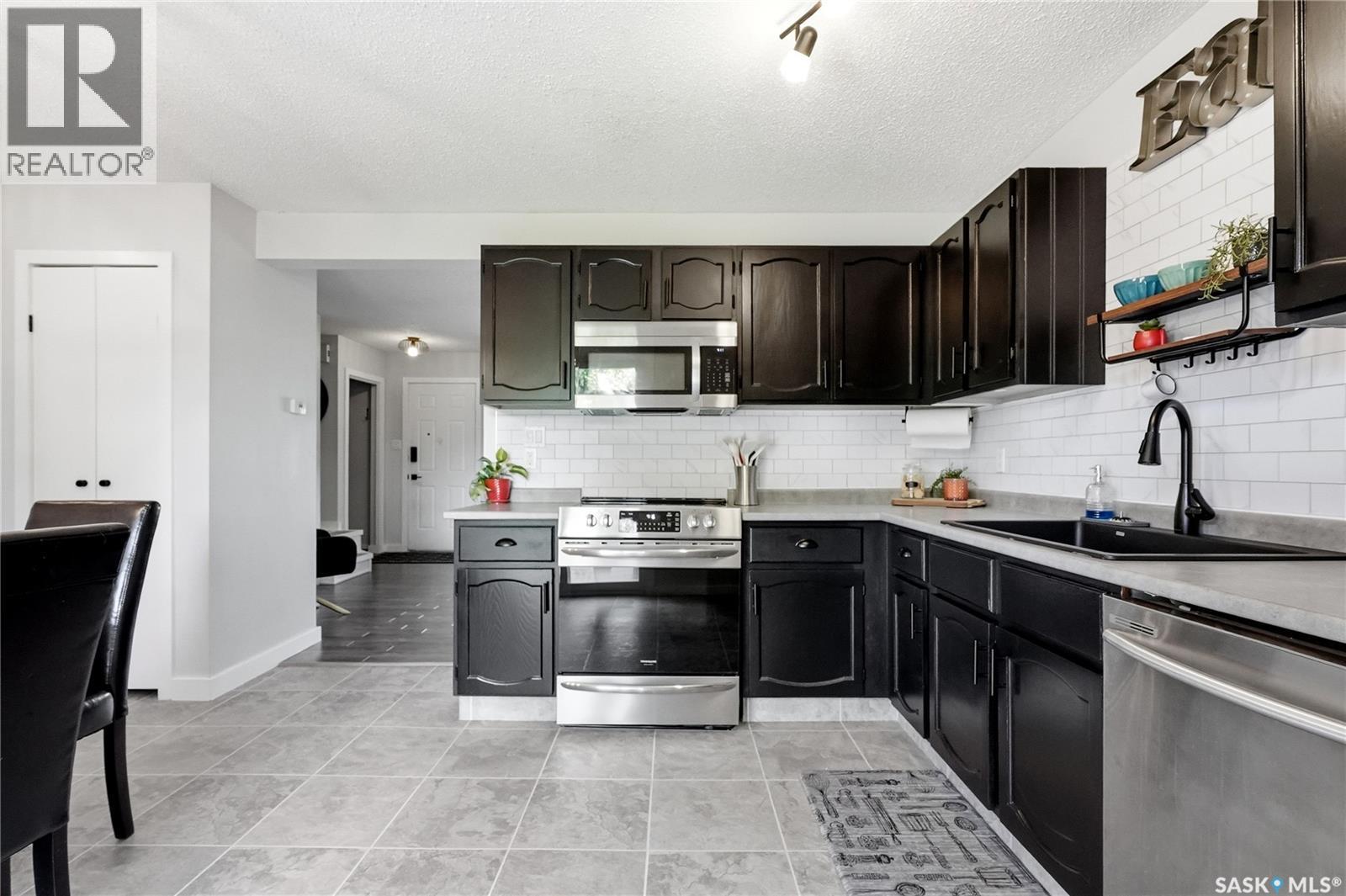 452 Lenore Drive, Saskatoon, Saskatchewan  S7K 5S7 - Photo 11 - SK038882