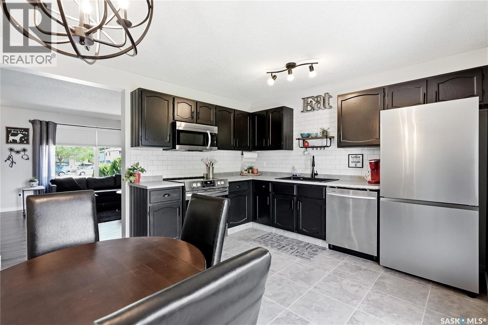 452 Lenore Drive, Saskatoon, Saskatchewan  S7K 5S7 - Photo 7 - SK038882