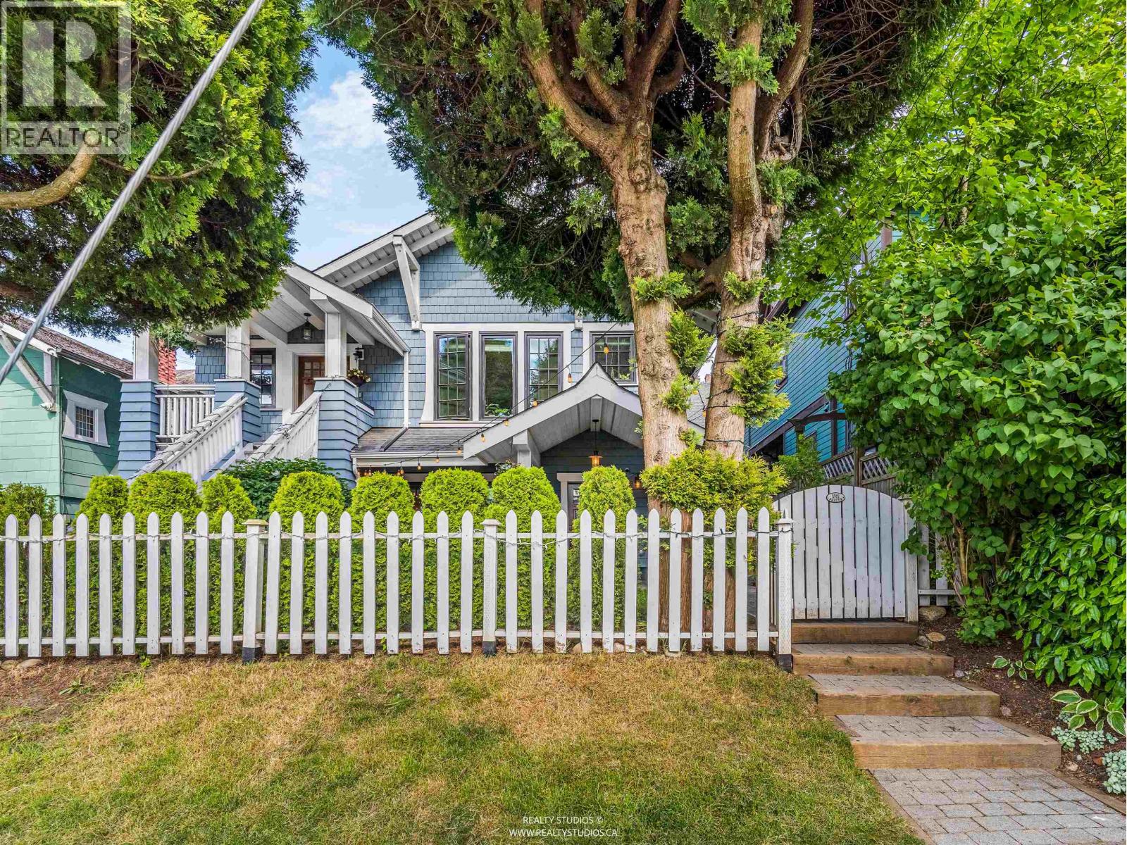436 LAKEWOOD DRIVE