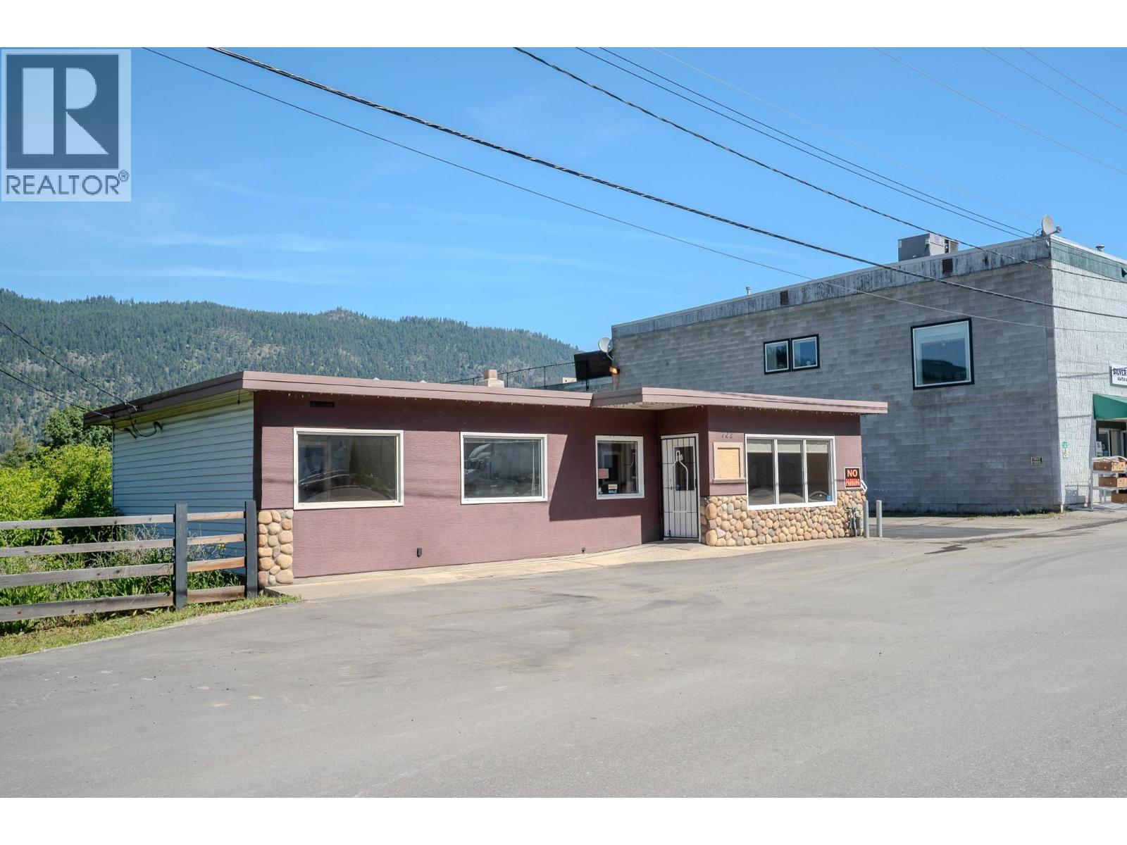 722 1st Avenue, Chase, British Columbia