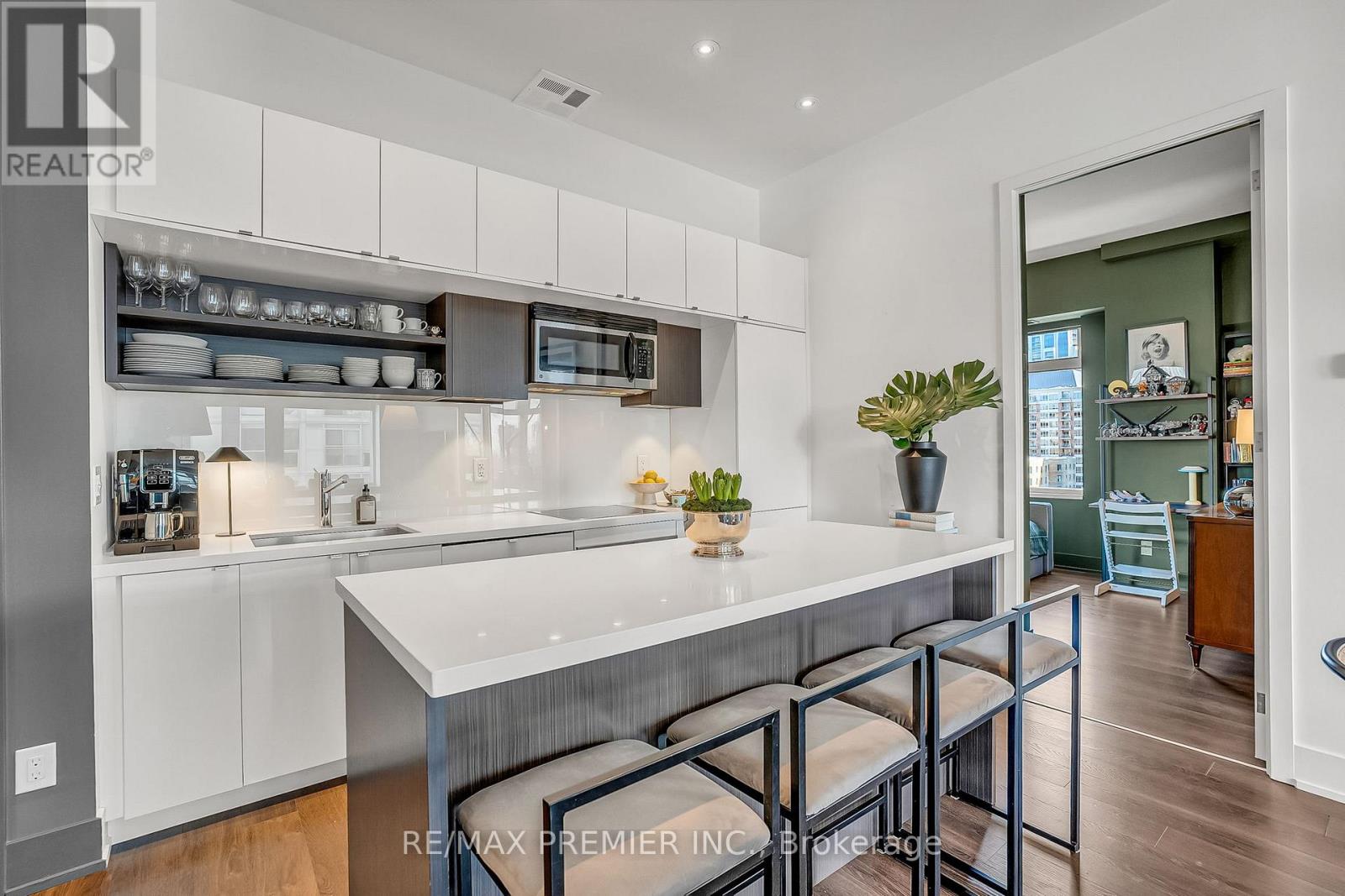 607 - 111 St. Clair Avenue W, Toronto, Ontario M4V 1N5 - Photo 7 - C12764346