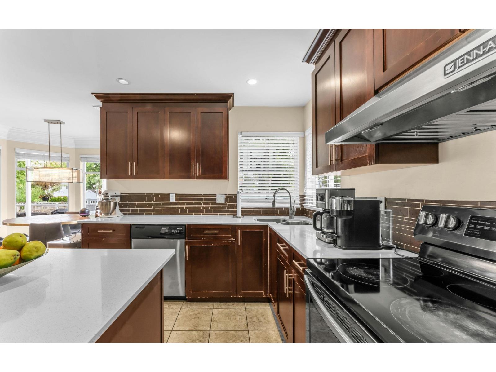 15295 111a Avenue, Surrey, British Columbia  V3R 0G4 - Photo 7 - R3134369