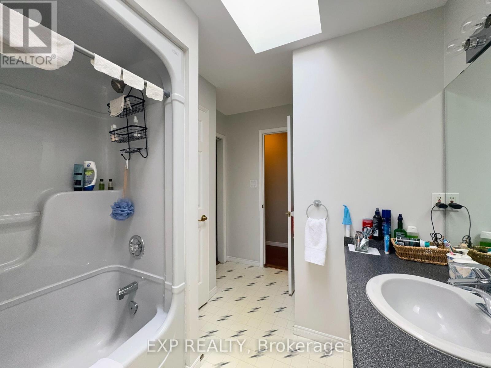 1050 Willow Drive, London South, Ontario N6E 1P3 - Photo 16 - X13423532