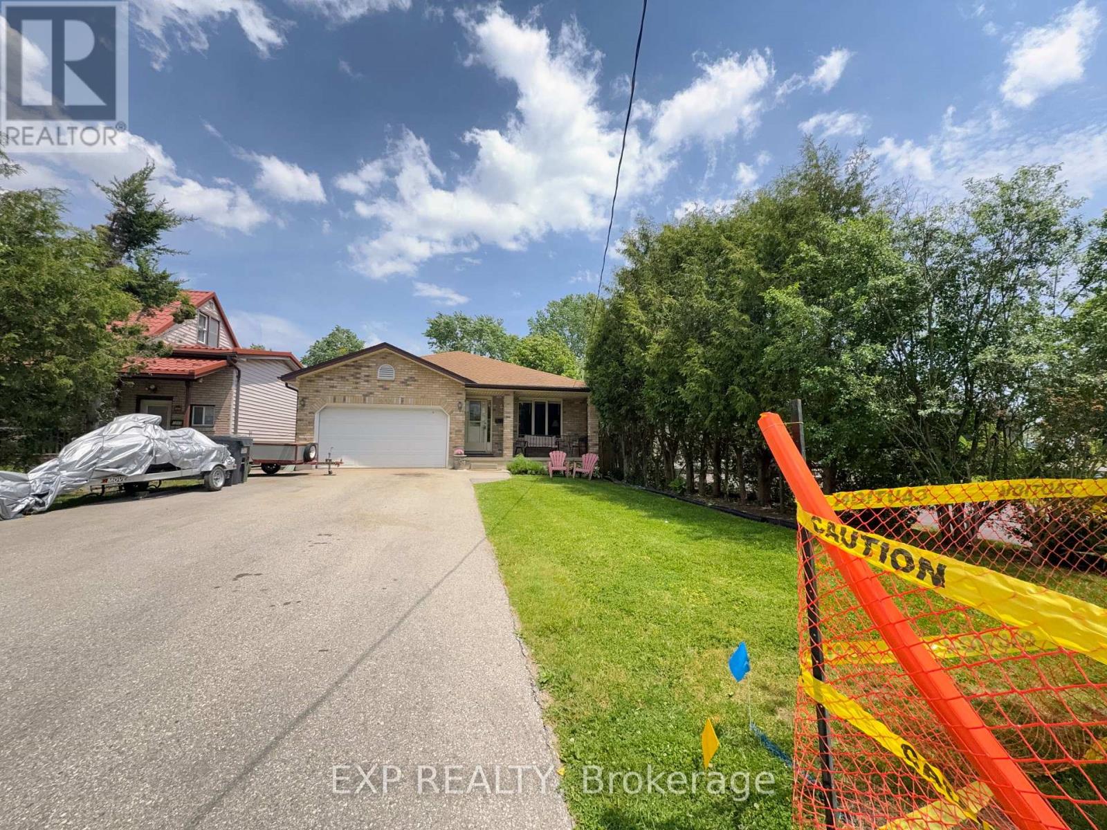 1050 Willow Drive, London South, Ontario N6E 1P3 - Photo 2 - X13423532