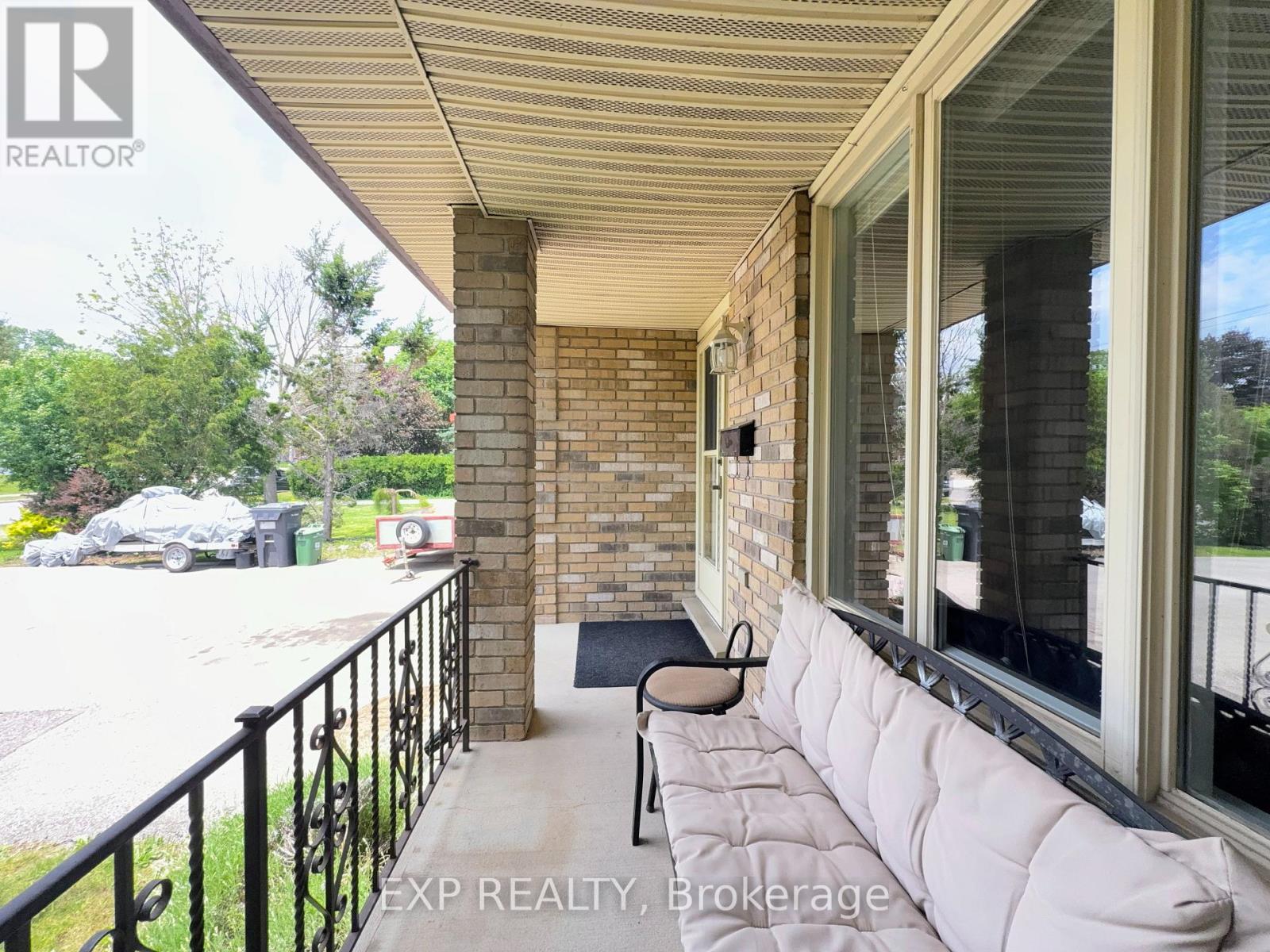 1050 Willow Drive, London South, Ontario N6E 1P3 - Photo 3 - X13423532