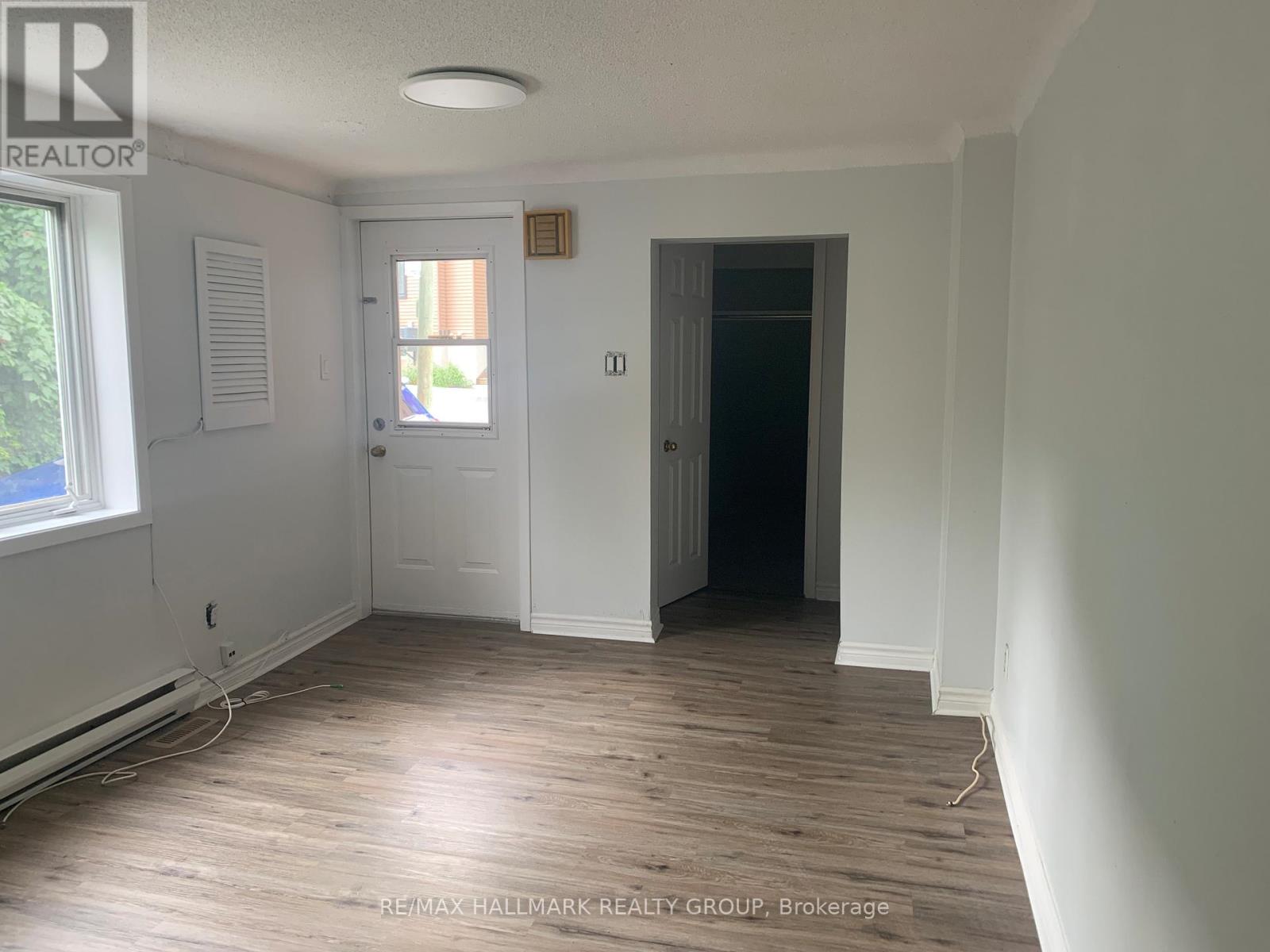 251 - 251 Marier Avenue, Ottawa, Ontario K1L 5P9 - Photo 2 - X13423504