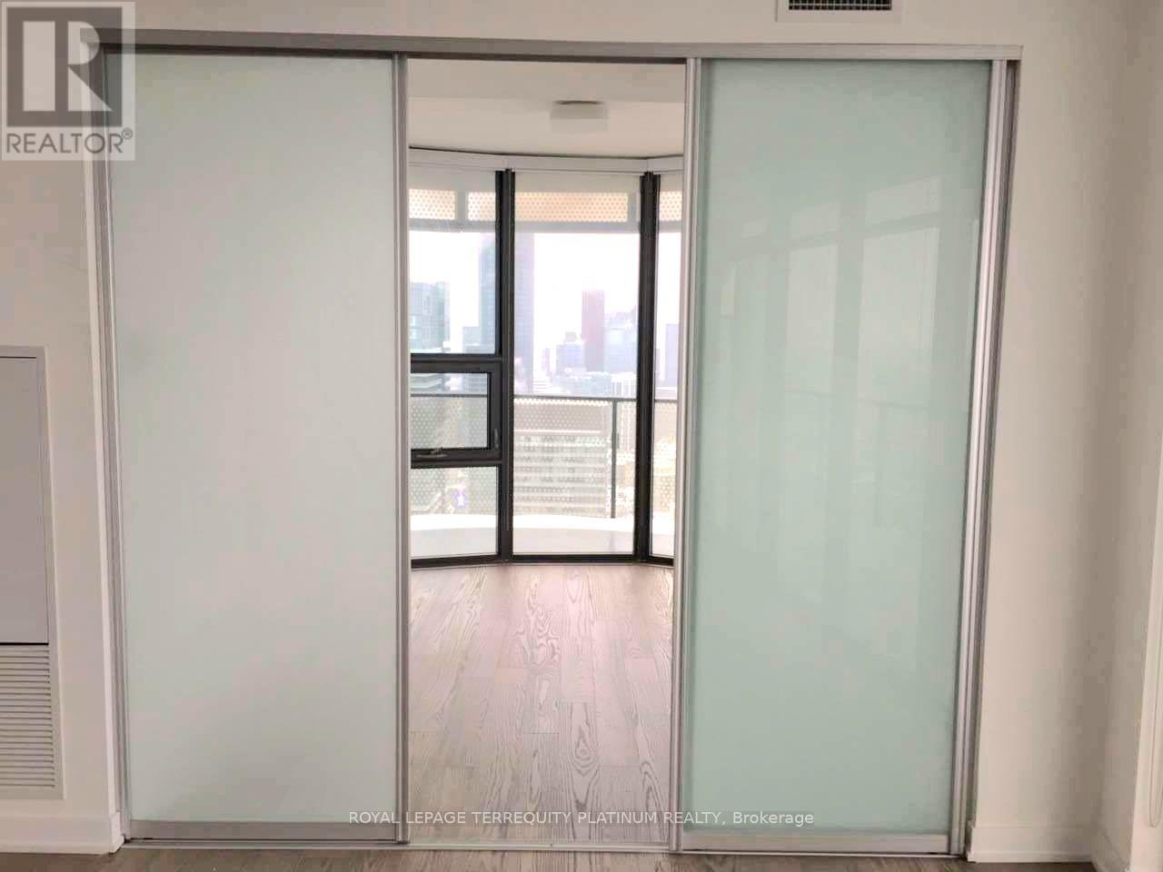 6005 - 11 Wellesley Street W, Toronto, Ontario  M4Y 0G4 - Photo 16 - C13129122