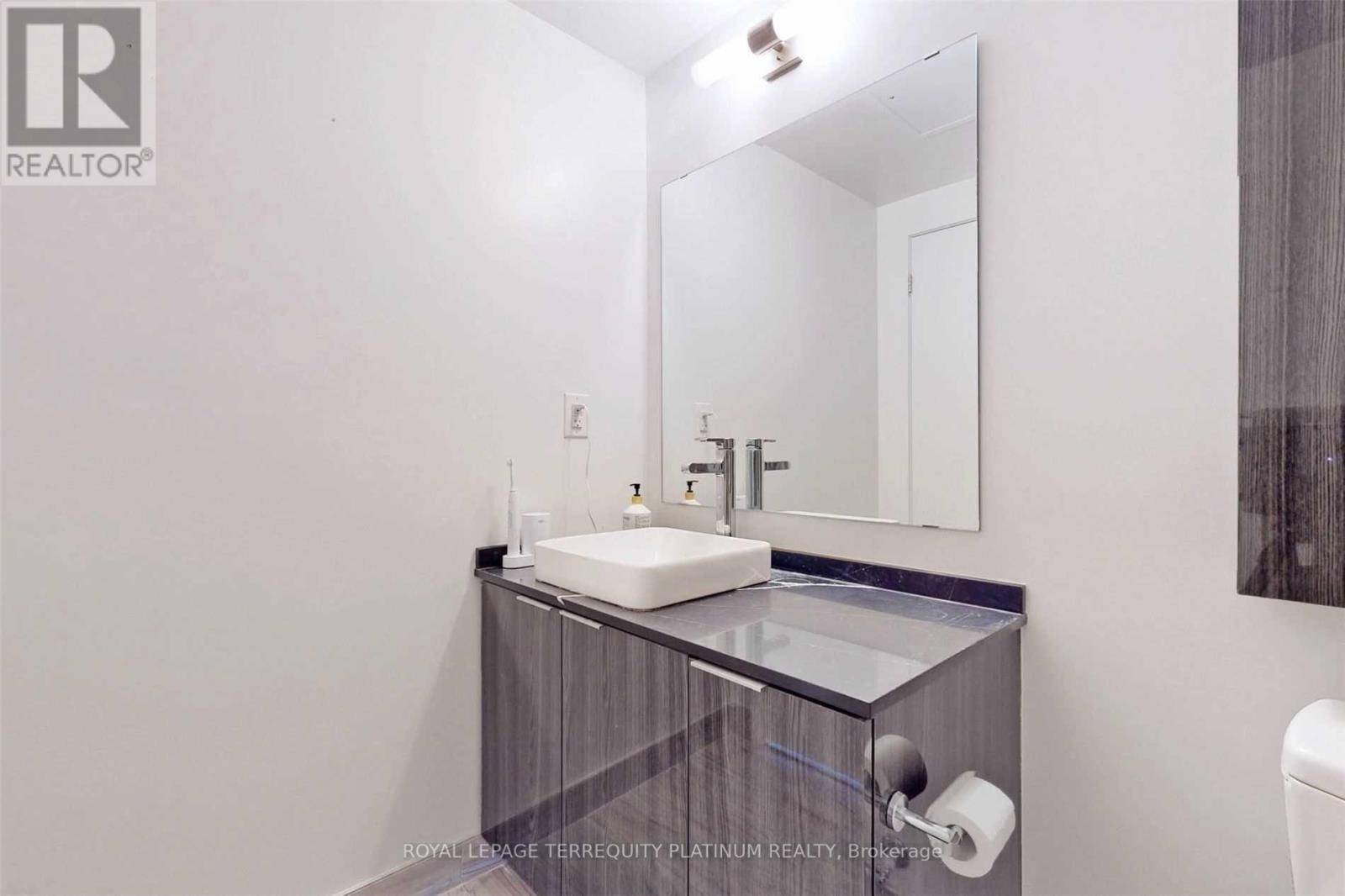 6005 - 11 Wellesley Street W, Toronto, Ontario  M4Y 0G4 - Photo 22 - C13129122