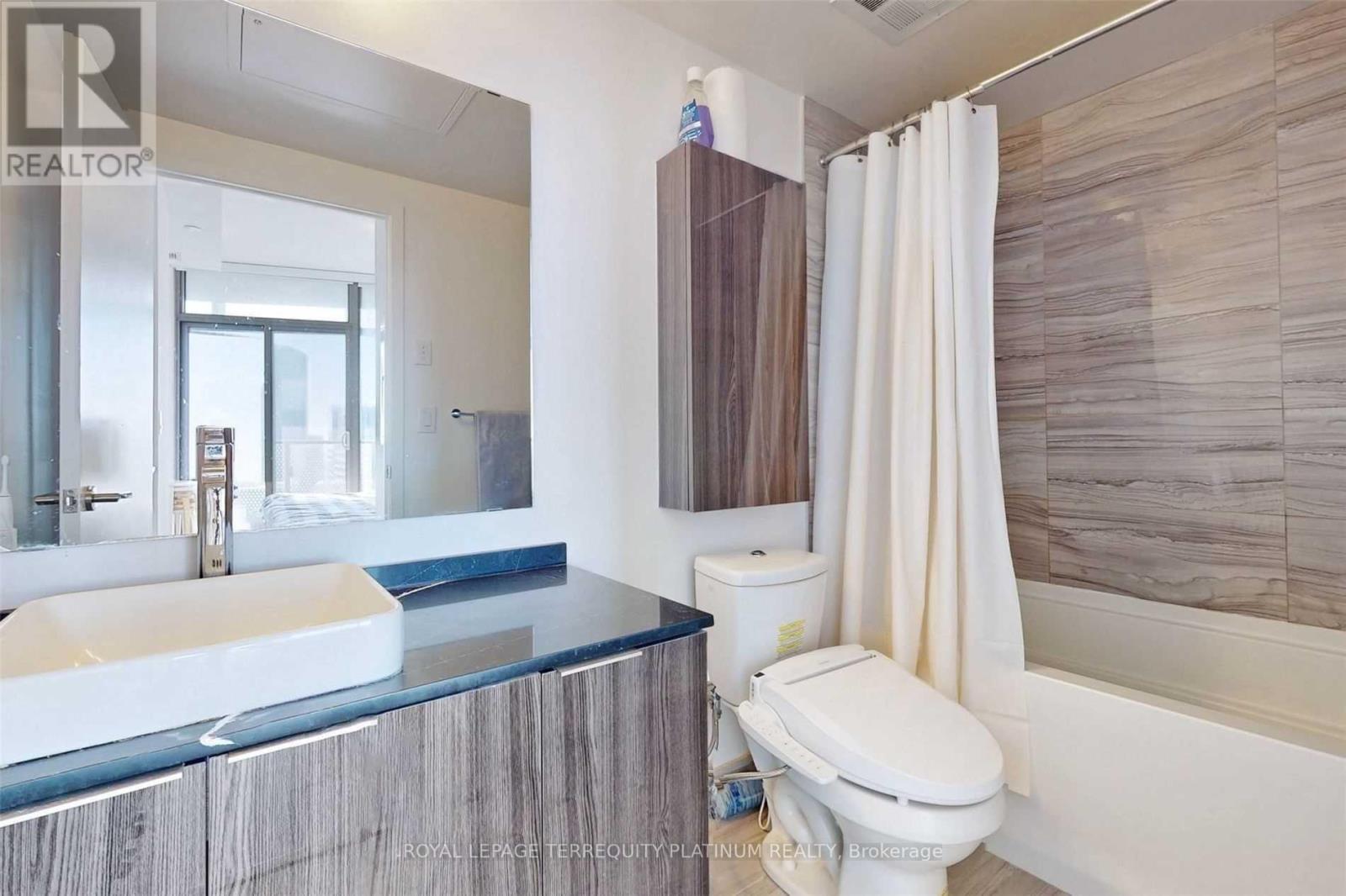 6005 - 11 Wellesley Street W, Toronto, Ontario  M4Y 0G4 - Photo 21 - C13129122