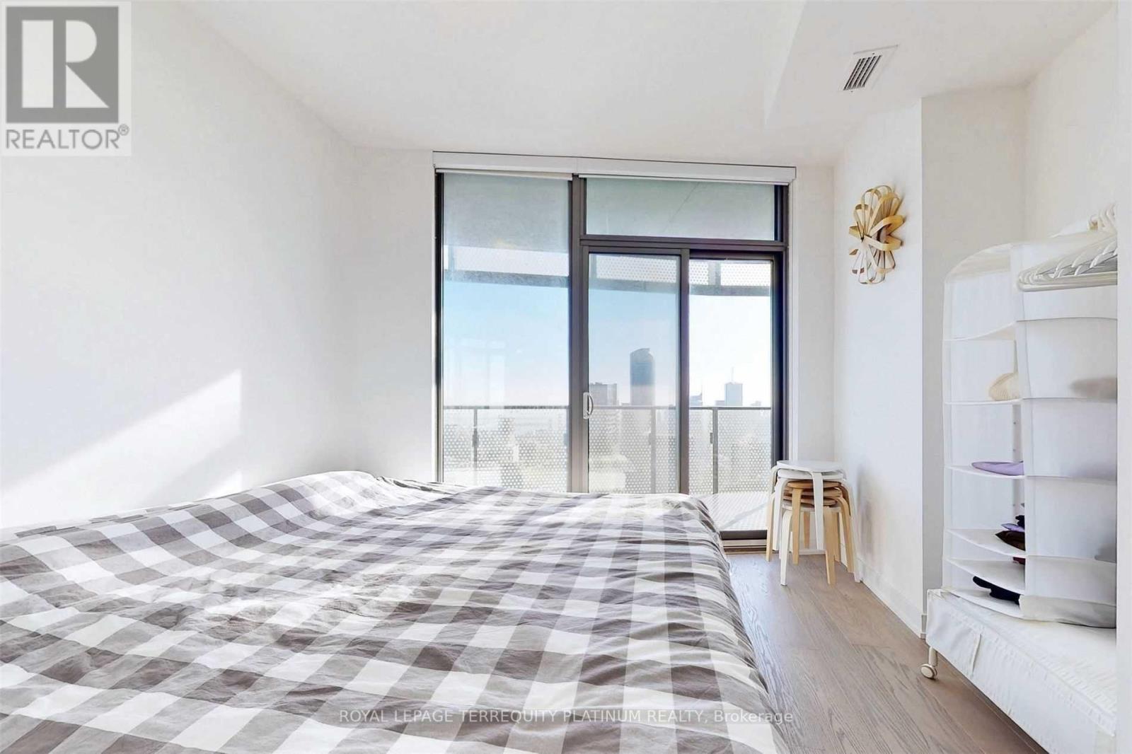 6005 - 11 Wellesley Street W, Toronto, Ontario  M4Y 0G4 - Photo 19 - C13129122