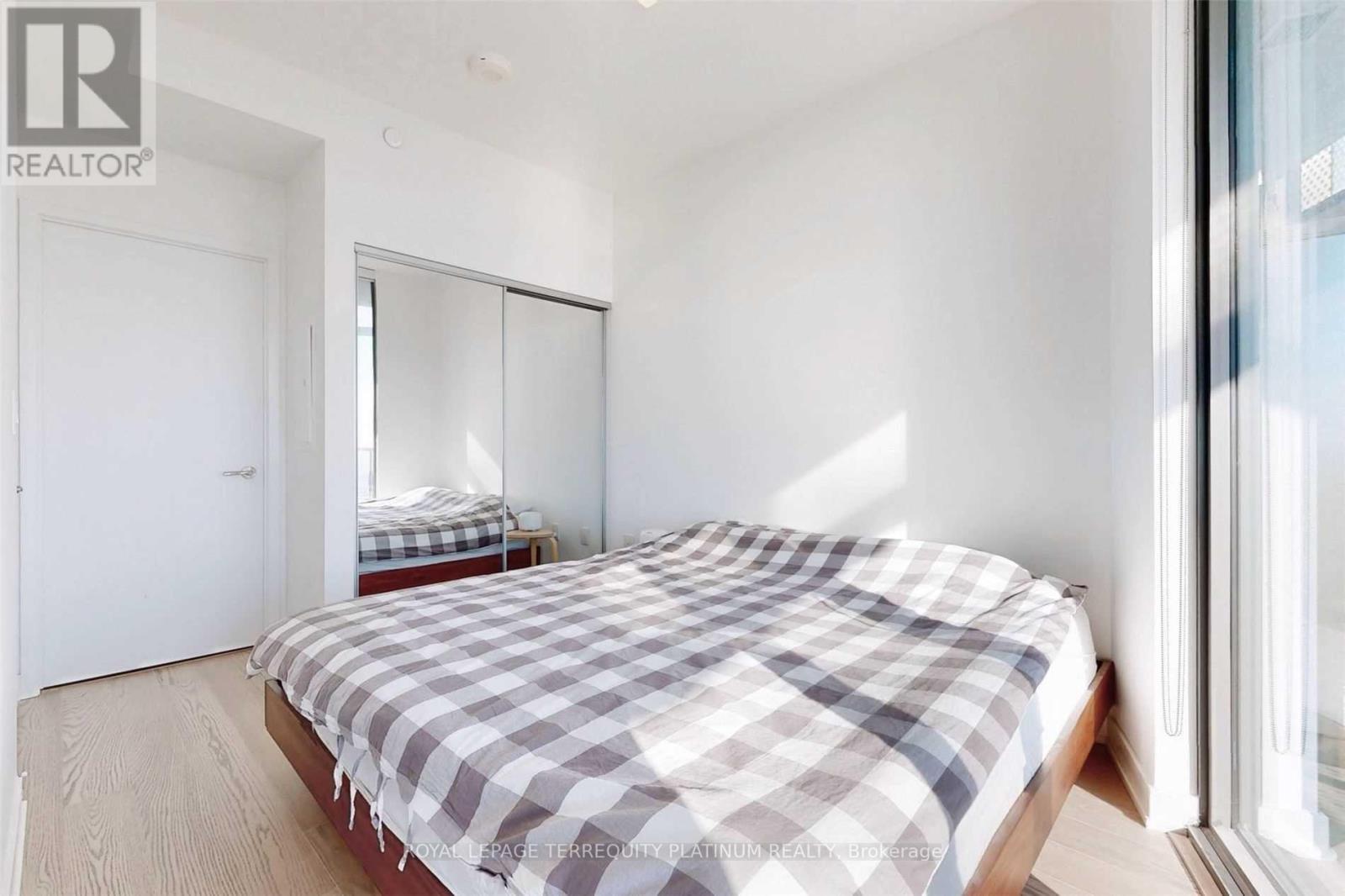 6005 - 11 Wellesley Street W, Toronto, Ontario  M4Y 0G4 - Photo 18 - C13129122