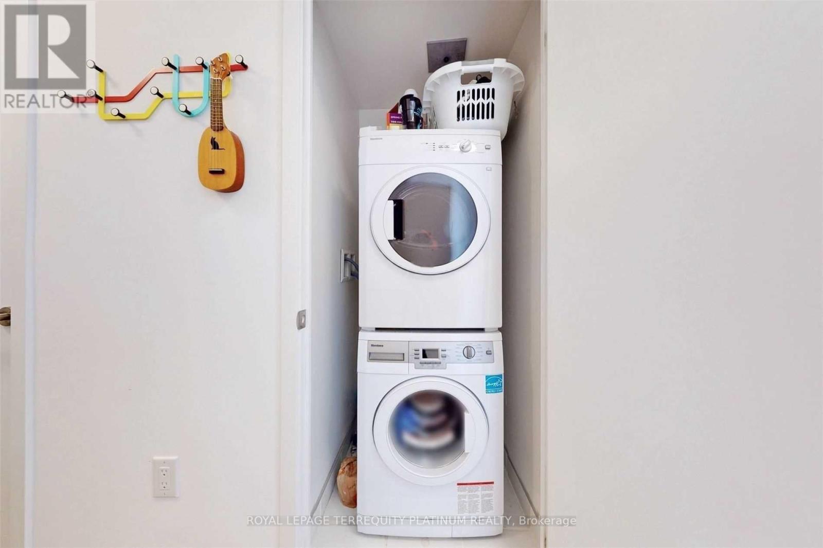 6005 - 11 Wellesley Street W, Toronto, Ontario  M4Y 0G4 - Photo 24 - C13129122
