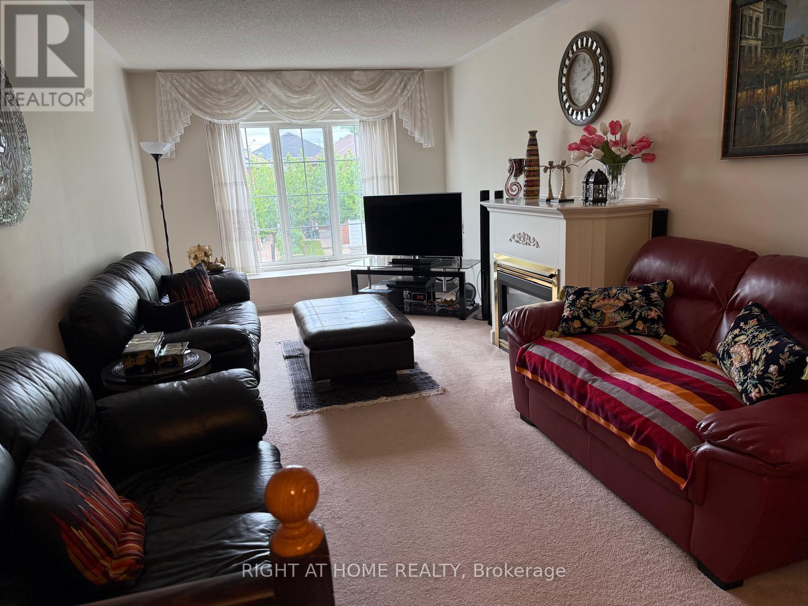5392 Marblewood Drive, Mississauga, Ontario  L5V 2L9 - Photo 3 - W13423528