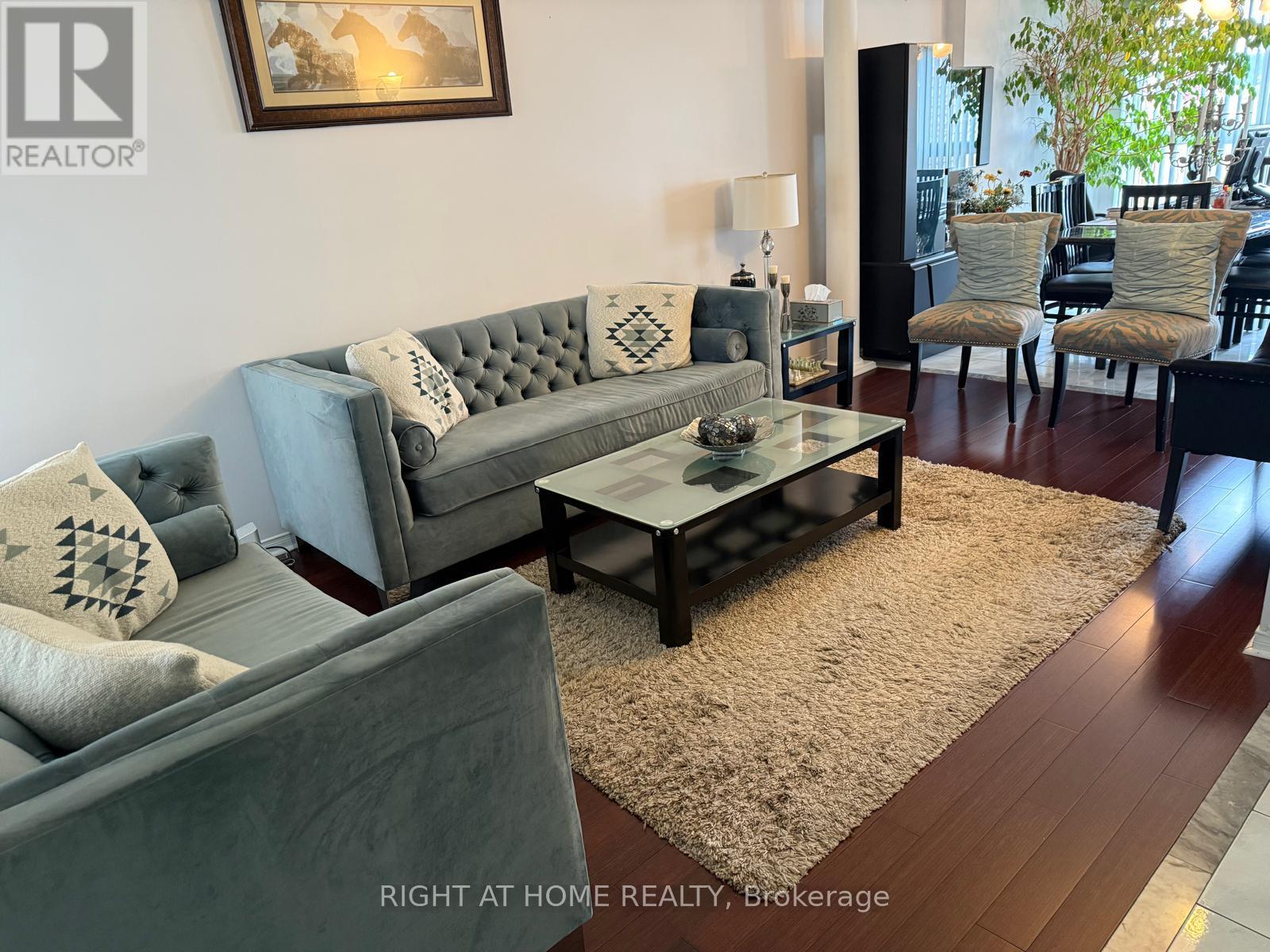 5392 Marblewood Drive, Mississauga, Ontario  L5V 2L9 - Photo 4 - W13423528