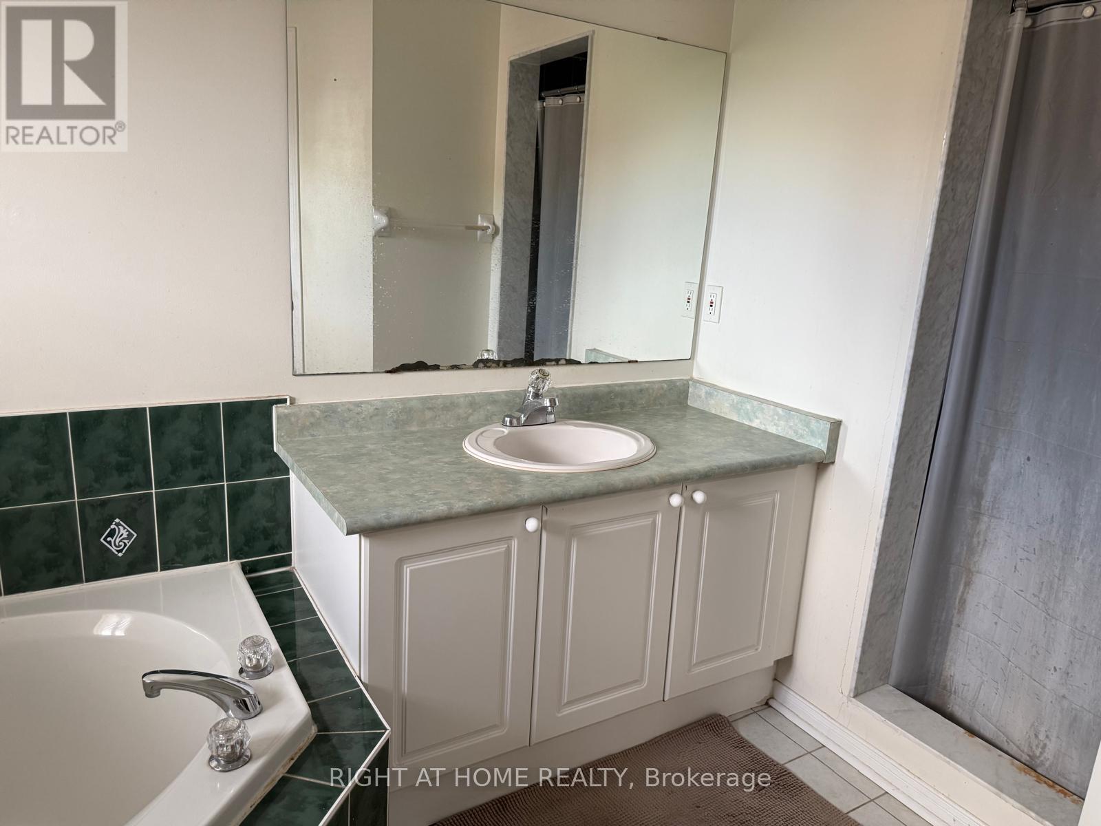 5392 Marblewood Drive, Mississauga, Ontario  L5V 2L9 - Photo 8 - W13423528