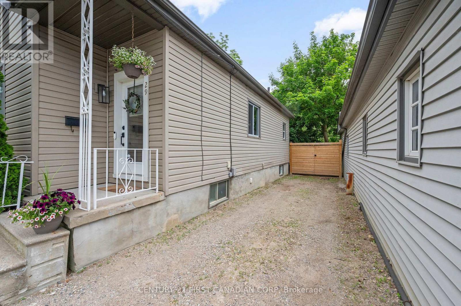 29 Weston Street, London South, Ontario  N6C 1R2 - Photo 3 - X13422650