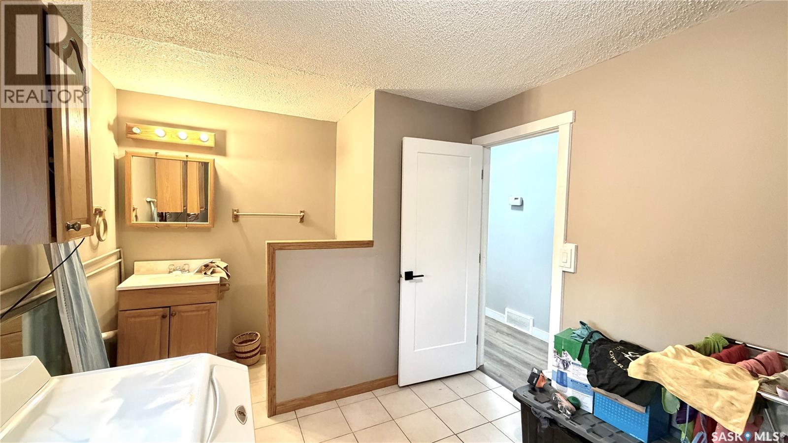 56 Tufts Crescent, Outlook, Saskatchewan  S0L 2N0 - Photo 34 - SK029491