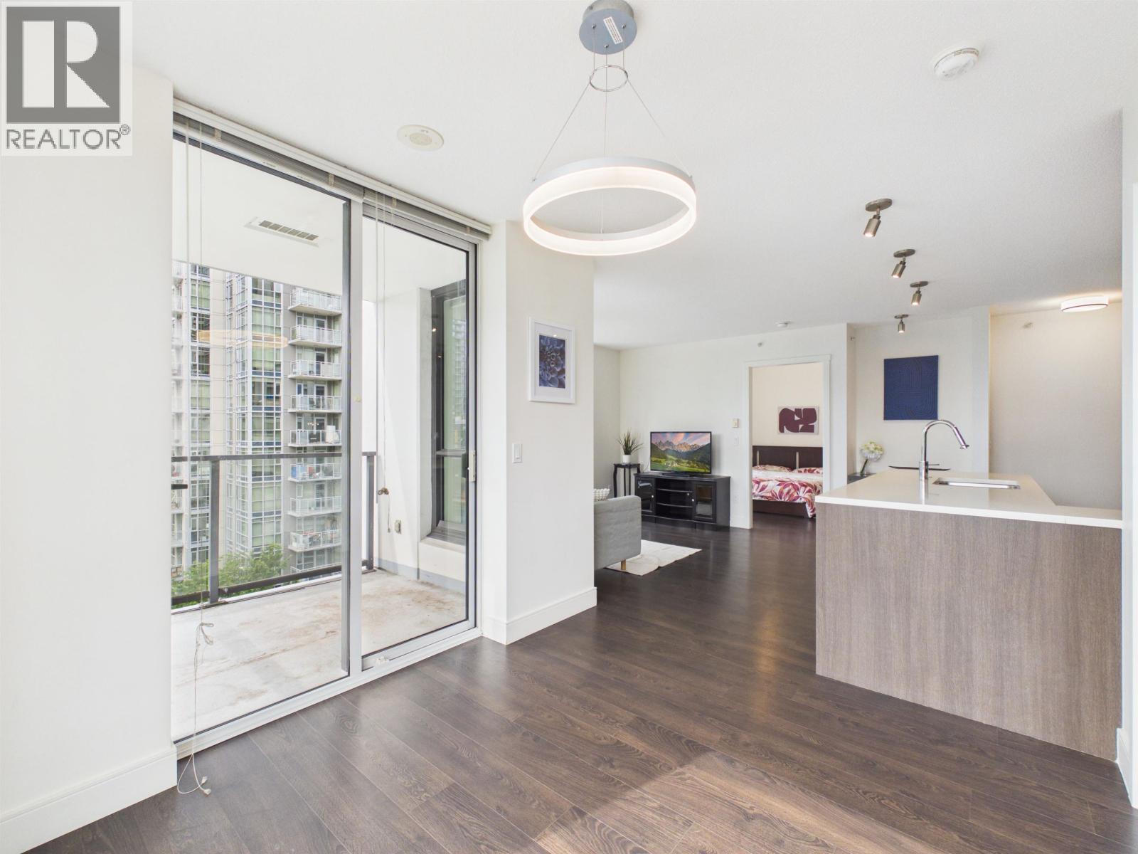 805 3007 Glen Drive, Coquitlam, British Columbia  V3B 0L8 - Photo 14 - R3134419
