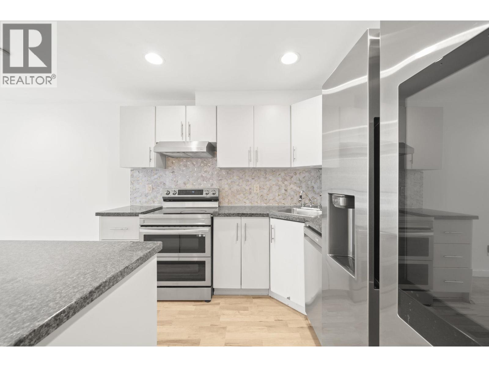 105 5025 Joyce Street, Vancouver, British Columbia  V5R 4G7 - Photo 4 - R3134425