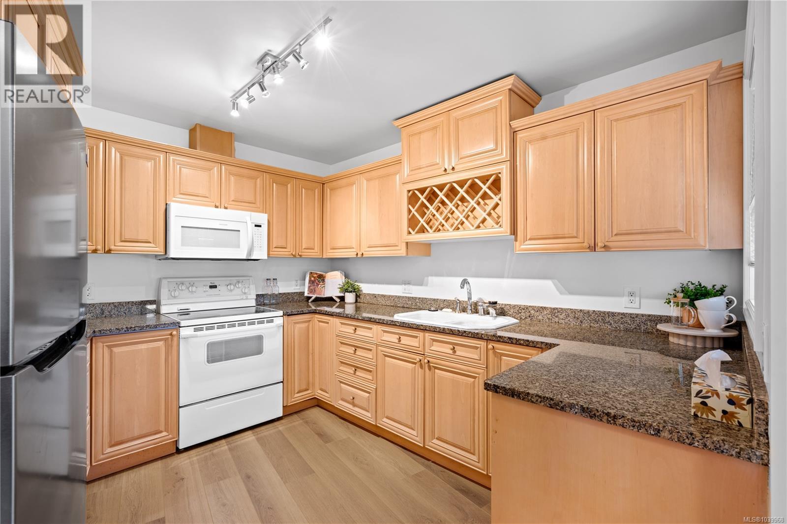 201 165 Kimta Rd, Victoria, British Columbia  V9A 7P1 - Photo 16 - 1039968