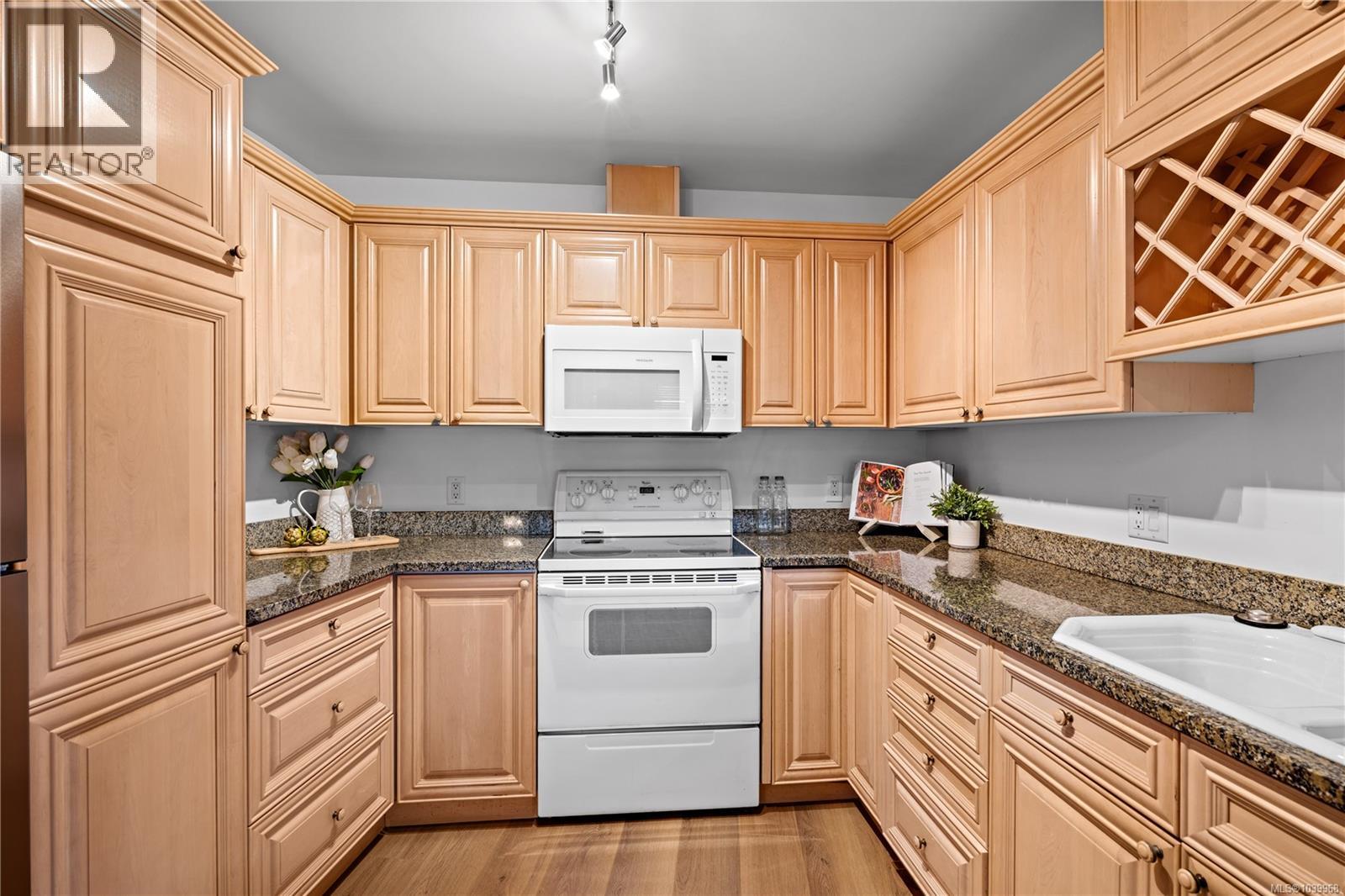 201 165 Kimta Rd, Victoria, British Columbia  V9A 7P1 - Photo 19 - 1039968