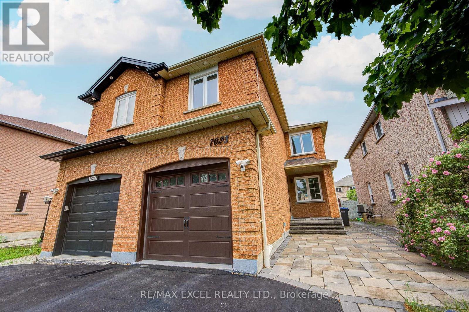 7025 Dunrobin Way, Mississauga, Ontario  L5N 6Y4 - Photo 2 - W13419048