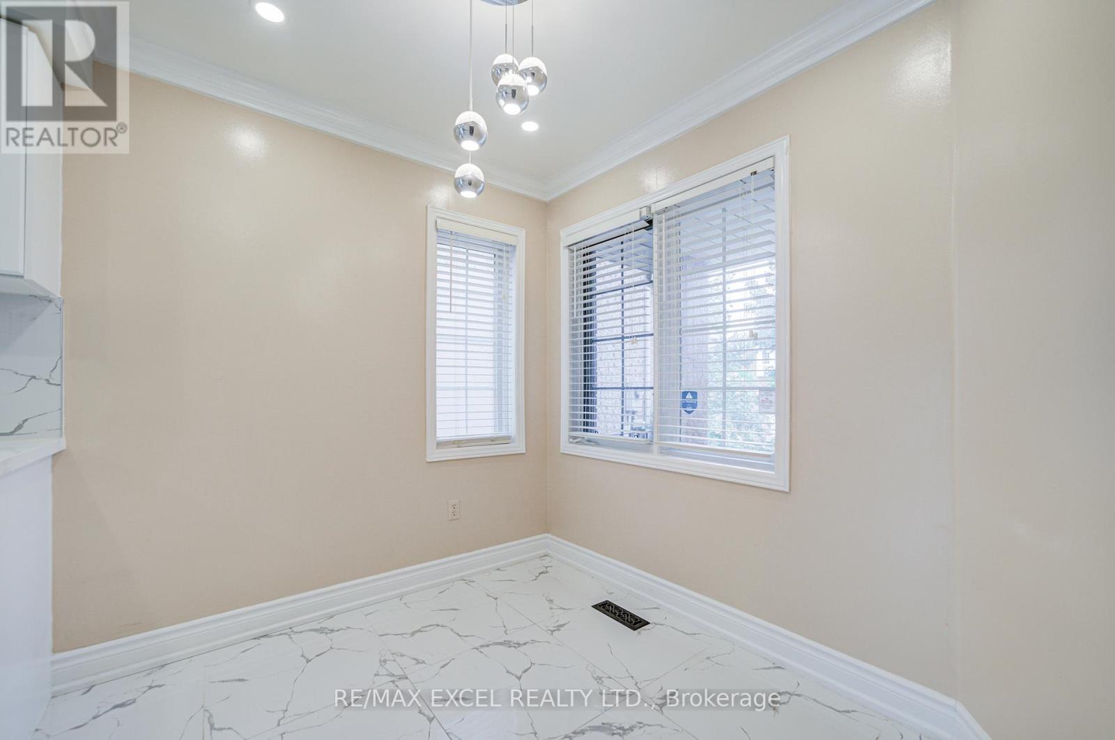 7025 Dunrobin Way, Mississauga, Ontario  L5N 6Y4 - Photo 15 - W13419048