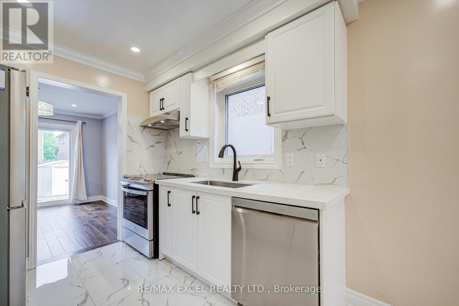 7025 Dunrobin Way, Mississauga, Ontario  L5N 6Y4 - Photo 11 - W13419048