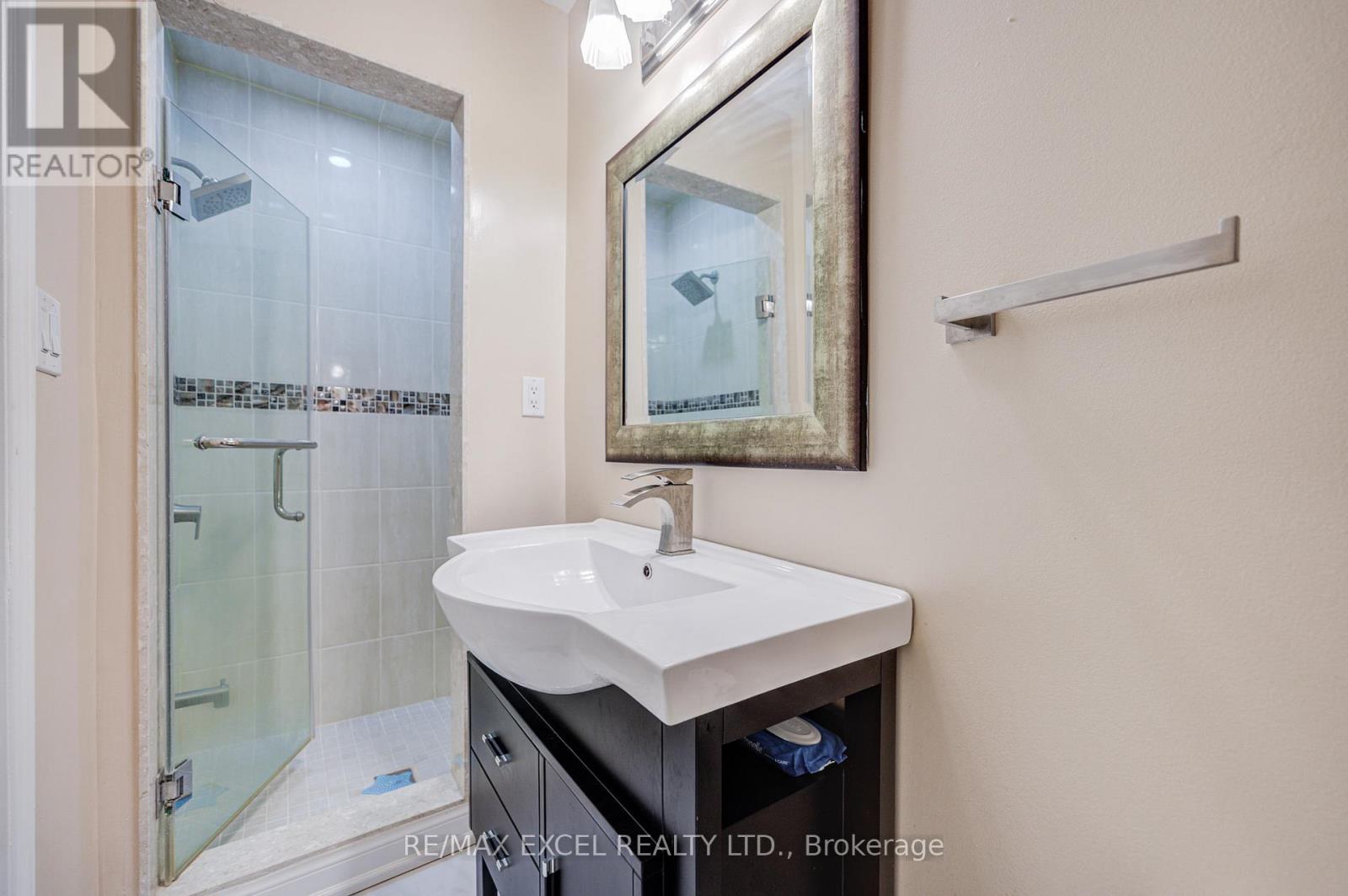 7025 Dunrobin Way, Mississauga, Ontario  L5N 6Y4 - Photo 23 - W13419048