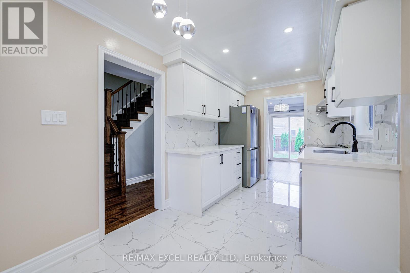7025 Dunrobin Way, Mississauga, Ontario  L5N 6Y4 - Photo 17 - W13419048