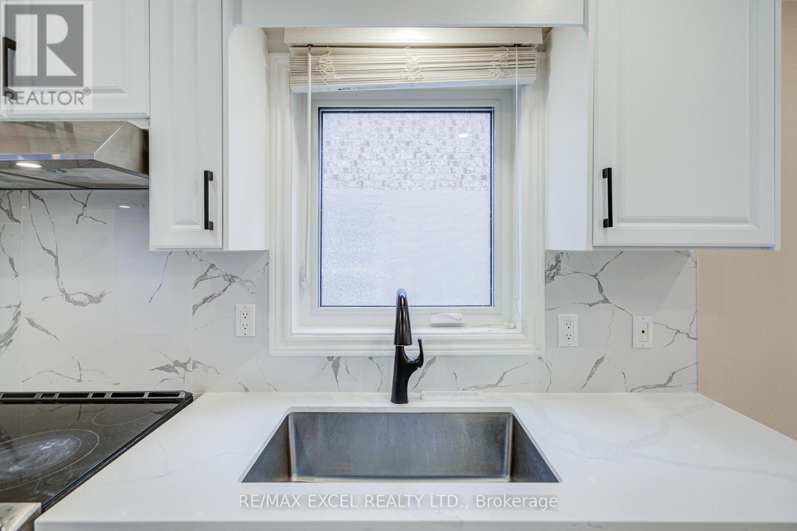 7025 Dunrobin Way, Mississauga, Ontario  L5N 6Y4 - Photo 13 - W13419048