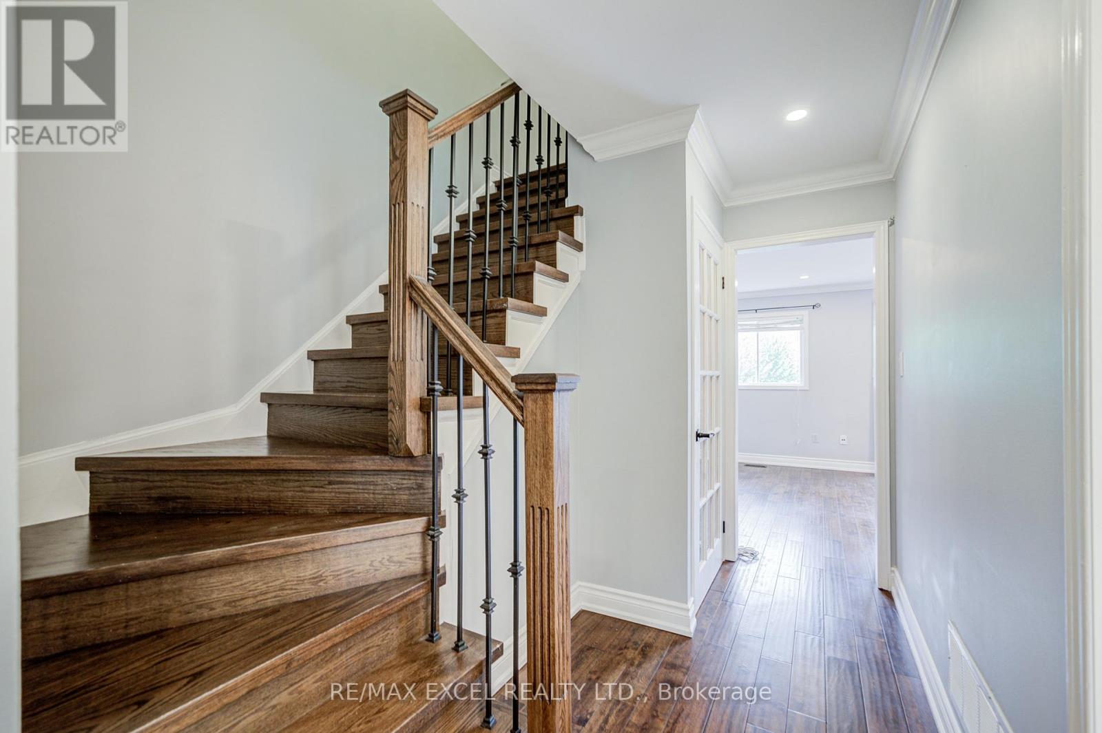 7025 Dunrobin Way, Mississauga, Ontario  L5N 6Y4 - Photo 5 - W13419048