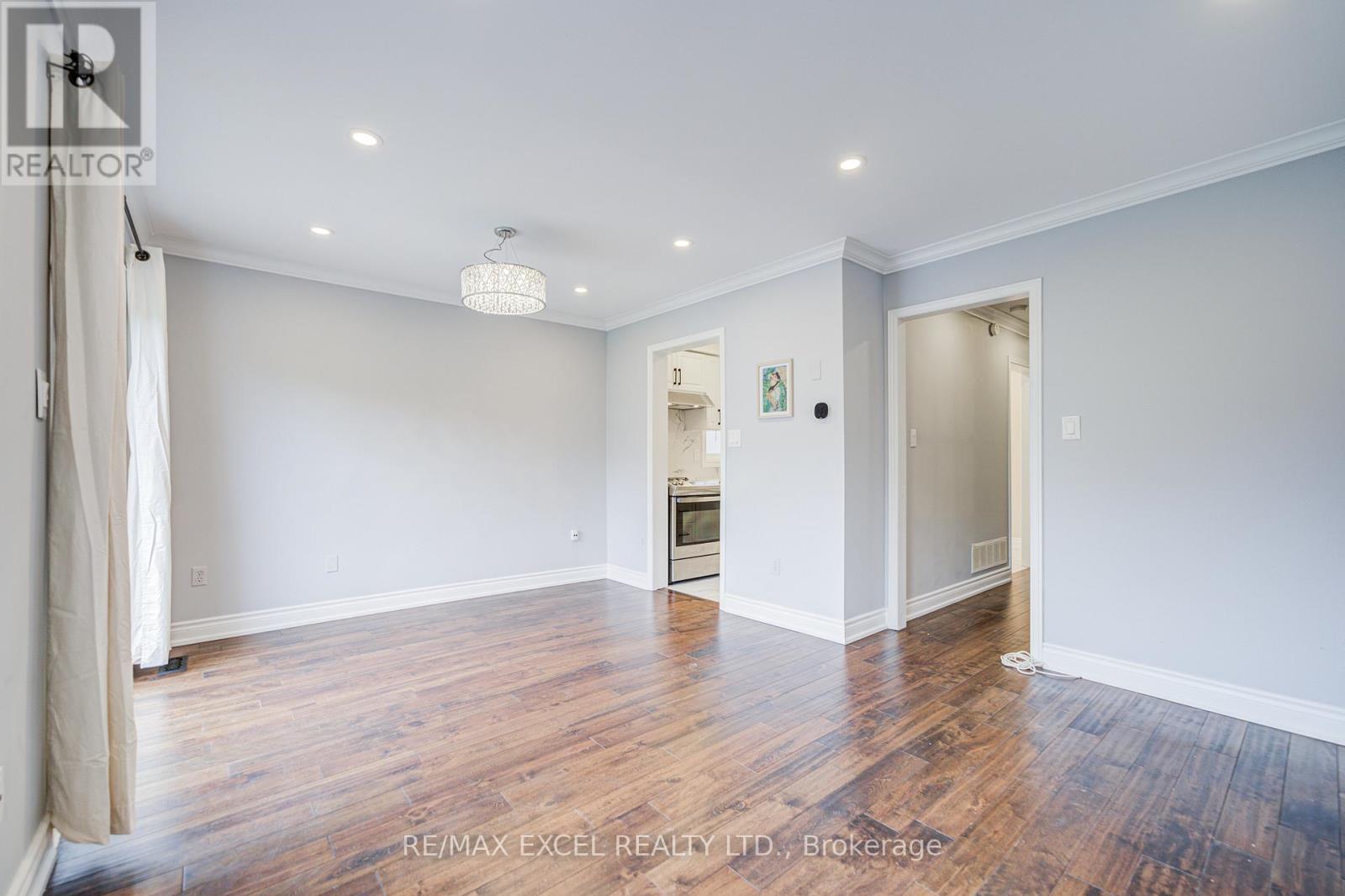 7025 Dunrobin Way, Mississauga, Ontario  L5N 6Y4 - Photo 6 - W13419048