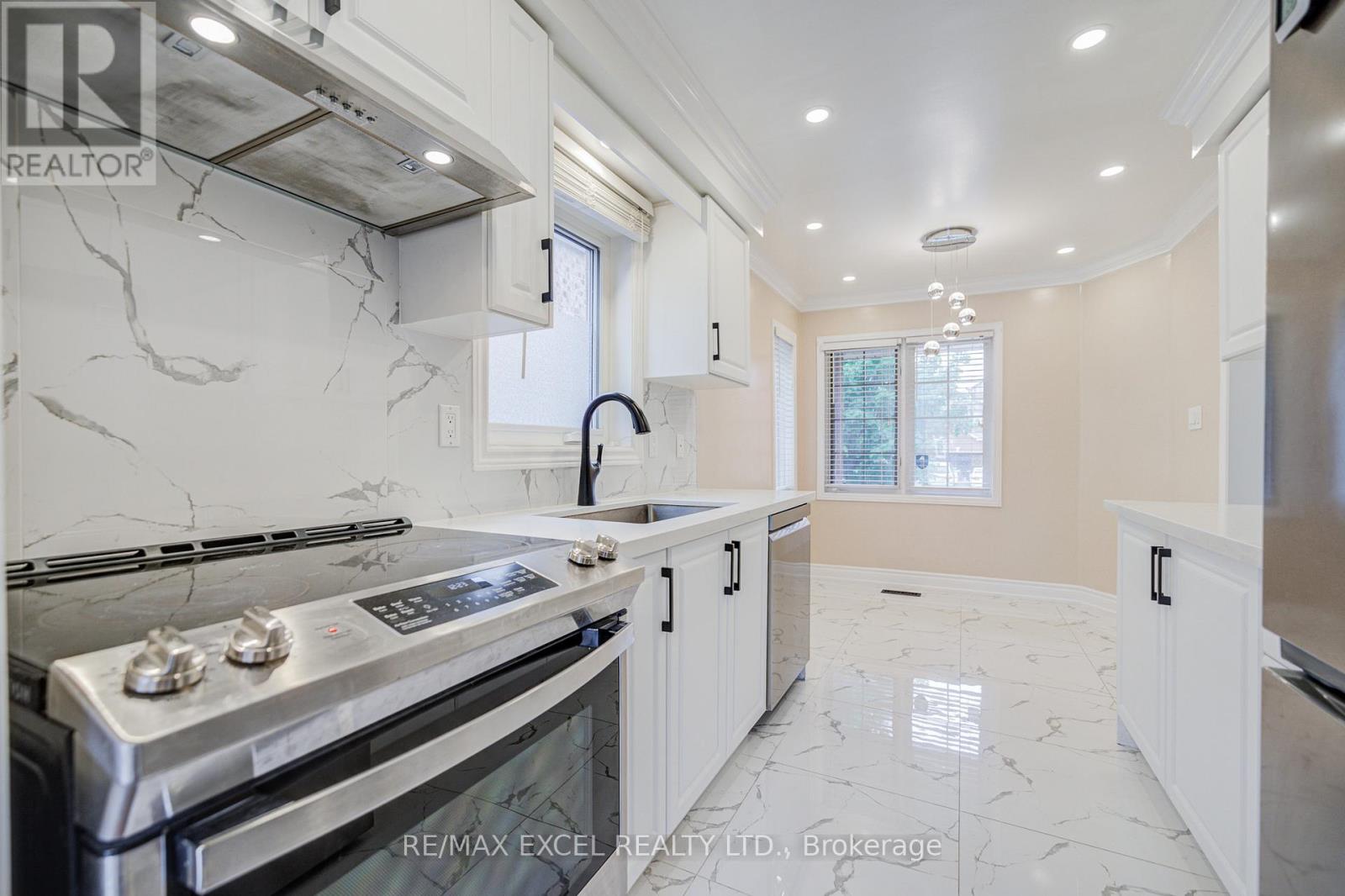 7025 Dunrobin Way, Mississauga, Ontario  L5N 6Y4 - Photo 9 - W13419048
