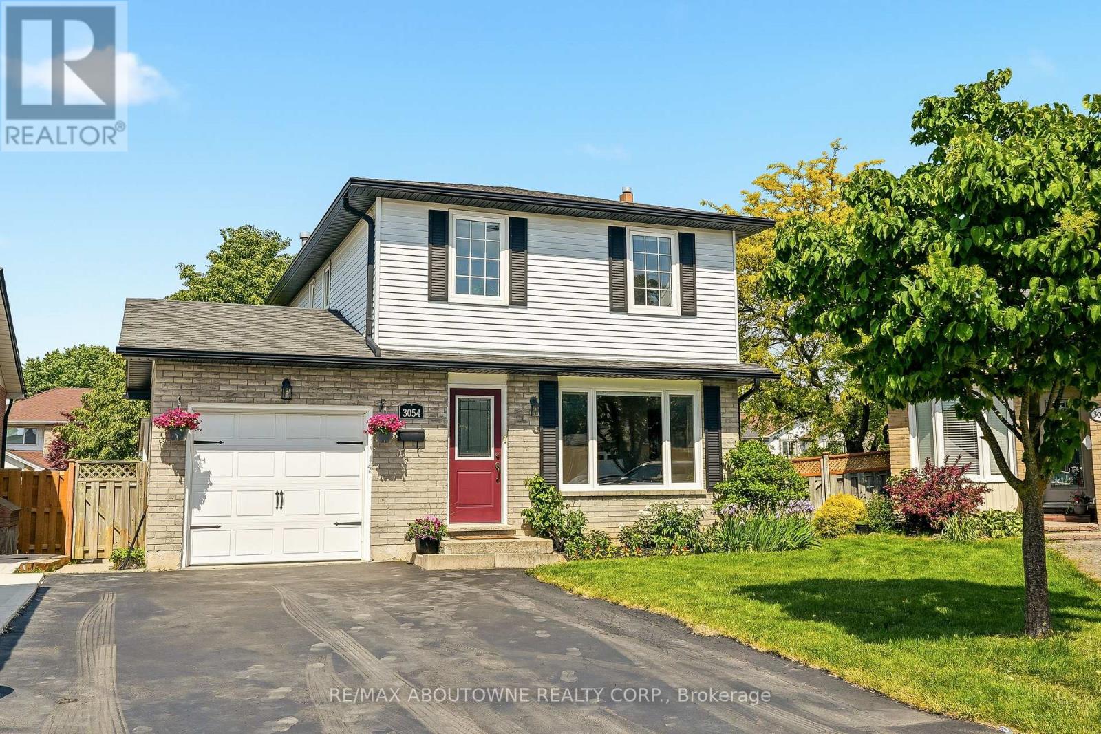 3054 FLANAGAN COURT, Burlington, Ontario