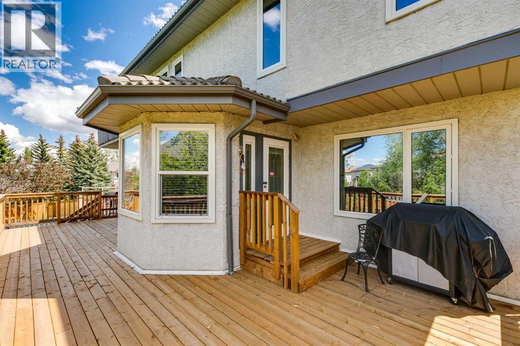 733 Edgebank Place Nw, Calgary, Alberta  T3A 4S2 - Photo 3 - A2318471