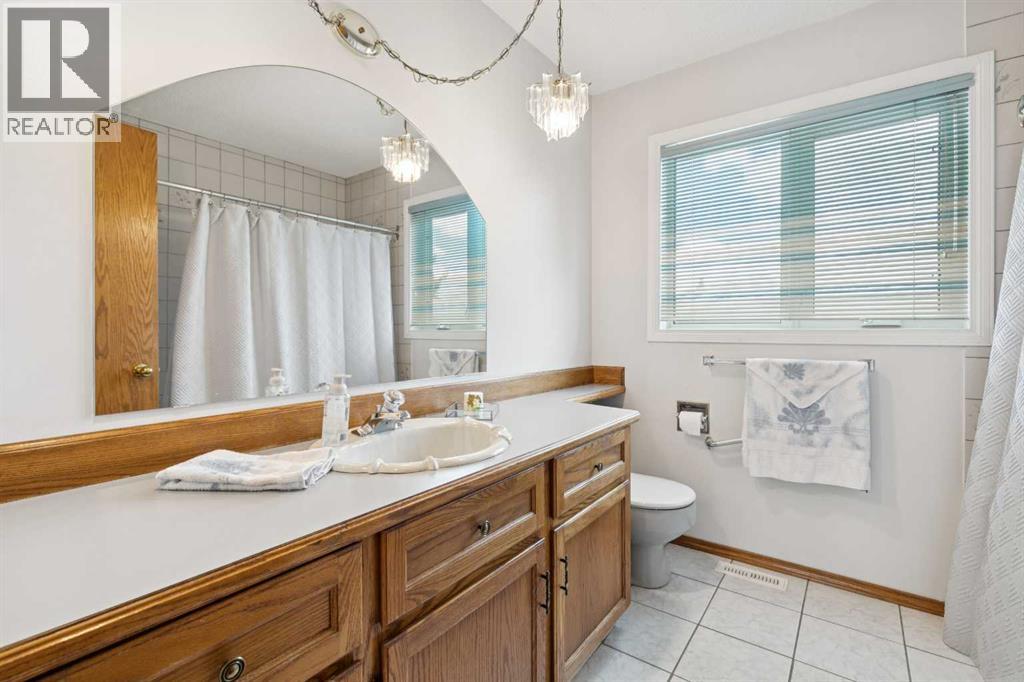 733 Edgebank Place Nw, Calgary, Alberta  T3A 4S2 - Photo 34 - A2318471