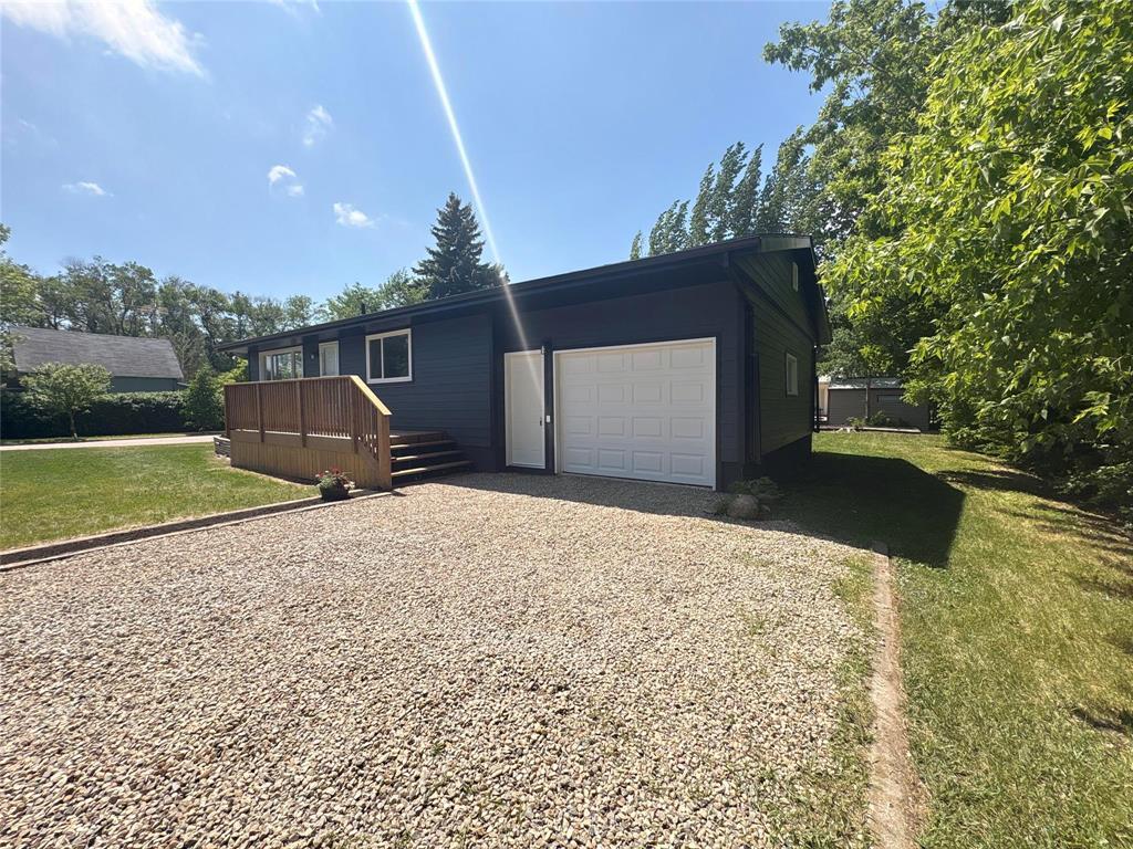 119 Lovett Street, Deloraine, Manitoba  R0M 0M0 - Photo 38 - 202613230